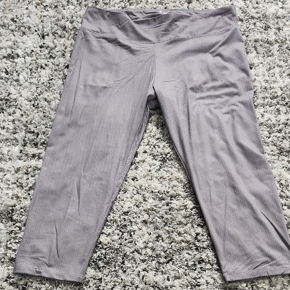 Marika Women's Light Gray Capris Leggins - Picture 1 of 2